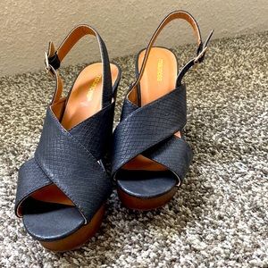 NWOT Maurices black sling back wedge sandals, size 9.